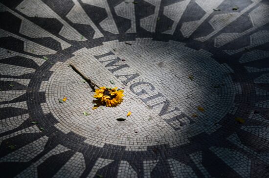 Ma avete sentito Imagine cantata dal figlio di John Lennon?