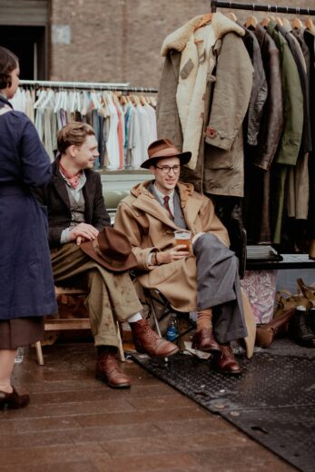 Perché i Millennial stanno riscoprendo il vintage: tra stile, sostenibilità e nostalgia