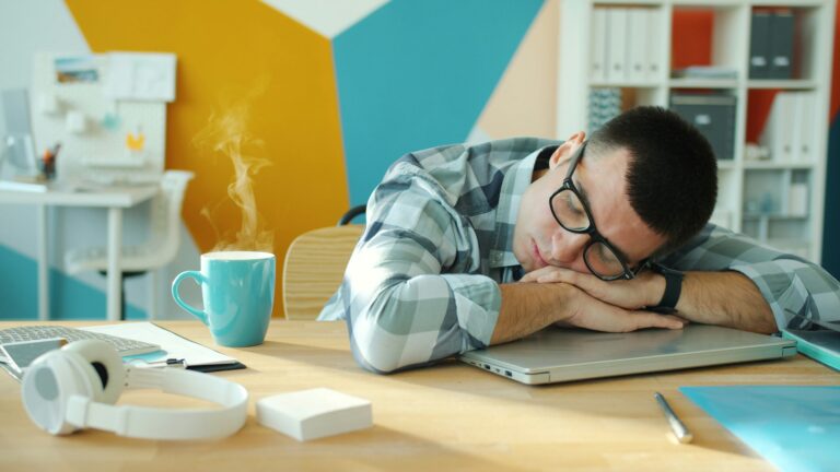 Lavorare da casa con l’influenza? Gli errori da non fare quando si sta poco bene